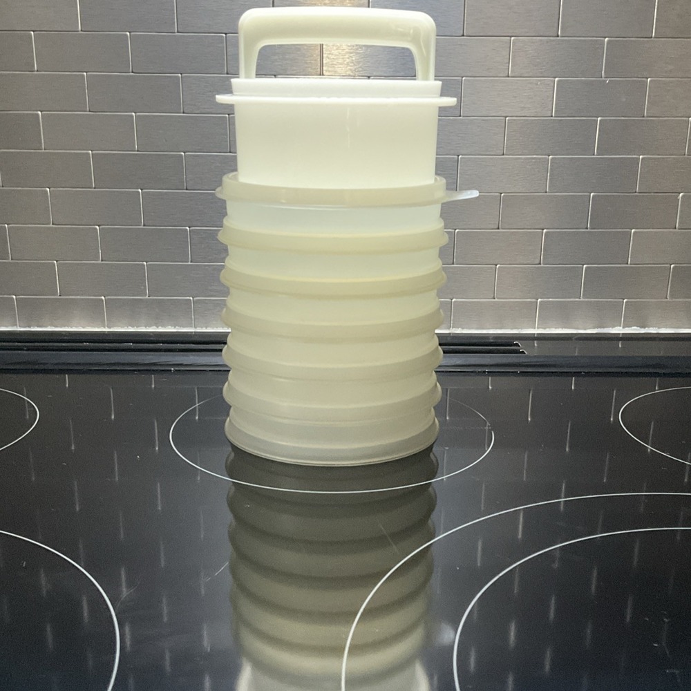 TUPPERWARE 4 inch 1/4 lb Hamburger Burger Press 882 884 lid Seal 6 Keepers
